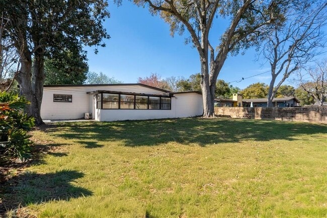 Building Photo - 418 Gilbert Rd