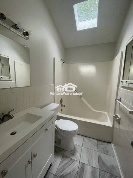 Building Photo - 5015 Belmeade Rd