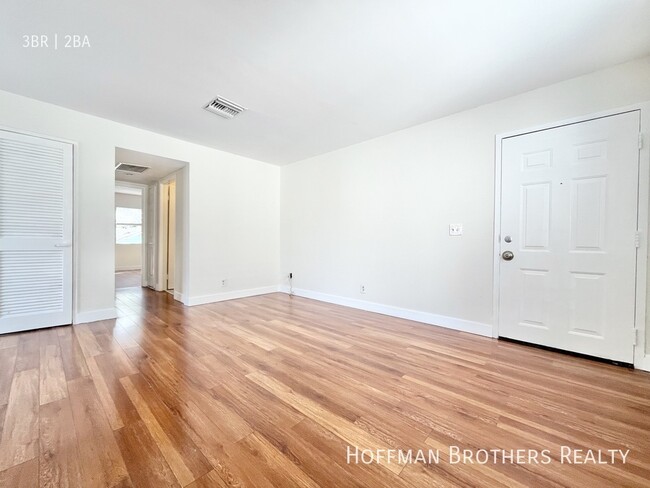 Building Photo - 5917 Woodman Ave