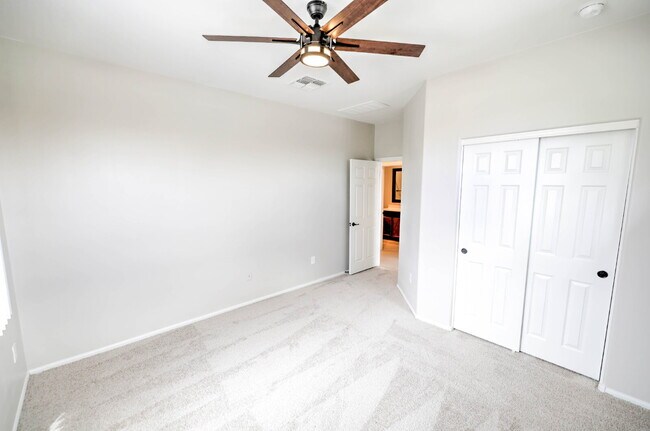 Building Photo - 4 Bedroom with new carpet and new interior paint in Saguaro Trails!