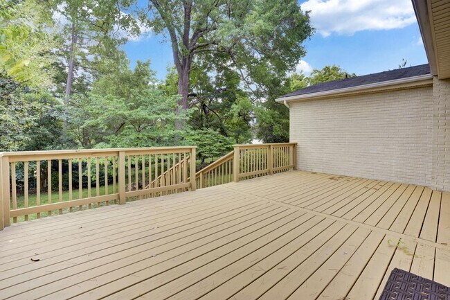 Building Photo - 121 Marshdale Ave SW