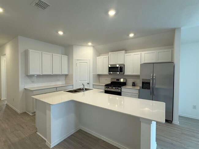 Building Photo - 125 Sormonne Lp