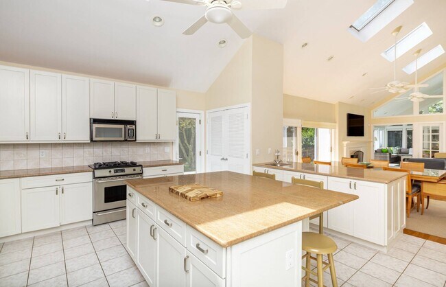 Building Photo - 177 Cove Hollow Rd