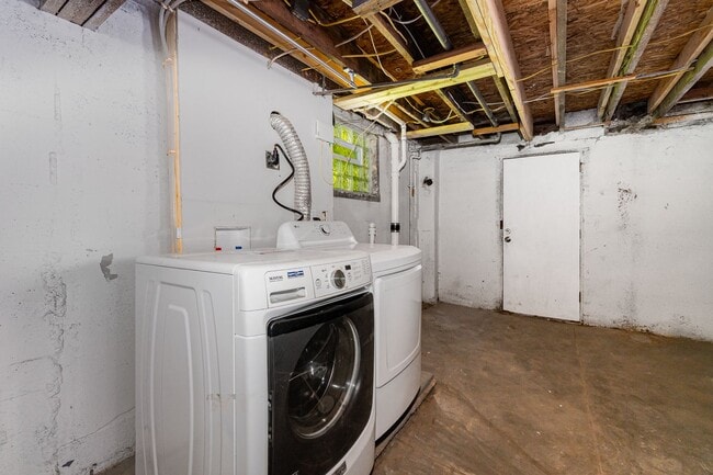 Building Photo - Updated 3 Bedroom 1 bathroom House