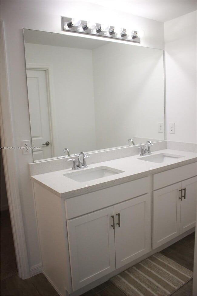 Building Photo - 1138-1114 SW 14th Terrace