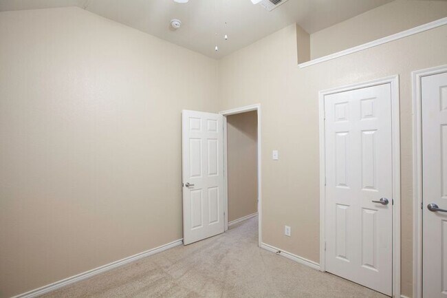 Building Photo - 13856 Fall Harvest Dr