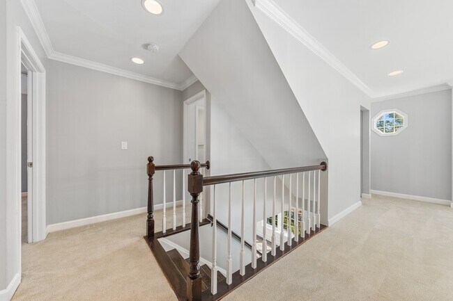 Building Photo - 544 Phillippa St