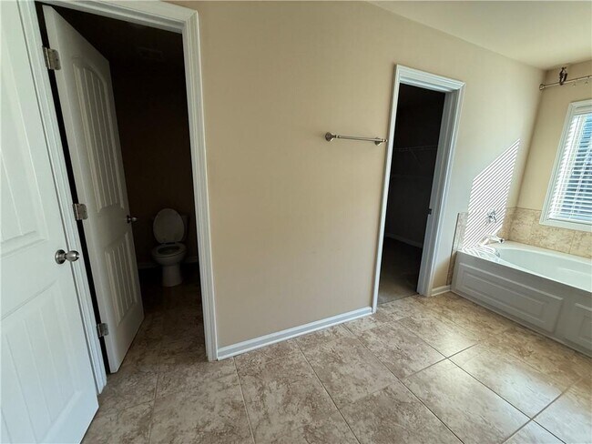 Building Photo - 480 Meadow Hill Dr