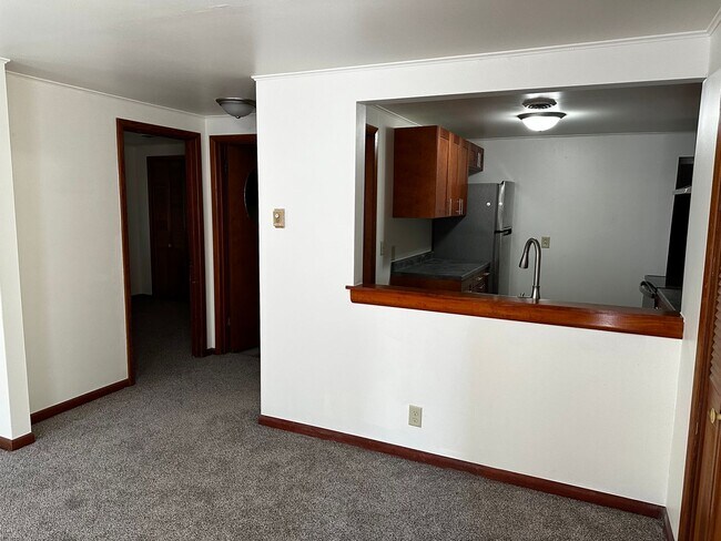 Building Photo - Pet Friendly 2 Bedroom in Delavan with Lar...