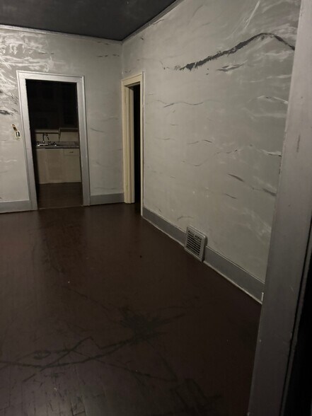 Building Photo - 5036 Dailey Ave