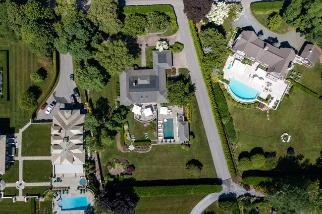 Building Photo - 3 Barclay Sq