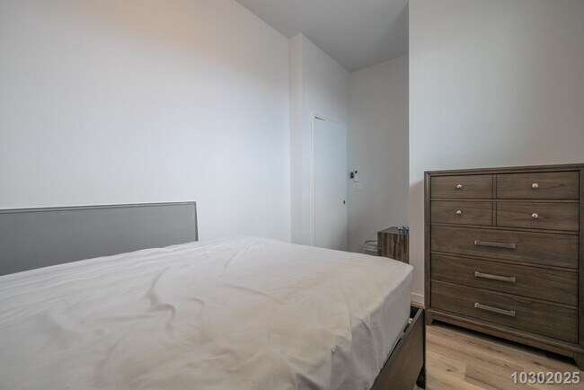 Building Photo - West Side Paradise – Stunning Fully Furnished 3-Bed, 2-Bath Upstairs Unit