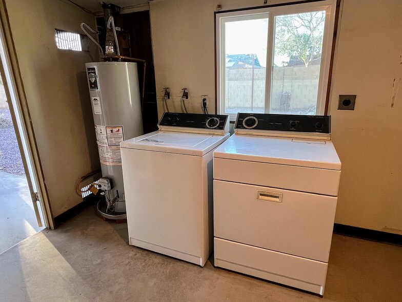 Building Photo - 2508 E Loyola Dr