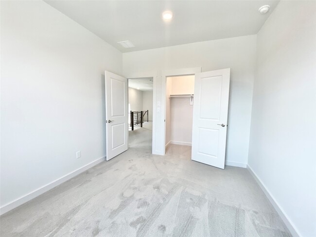 Building Photo - 837 Emerling Dr