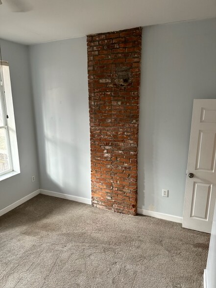 Building Photo - 2348 Rutger St