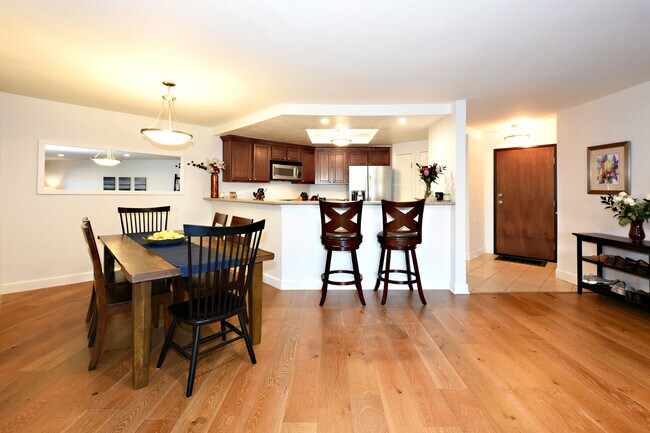 Building Photo - 1633 S Bentley Ave