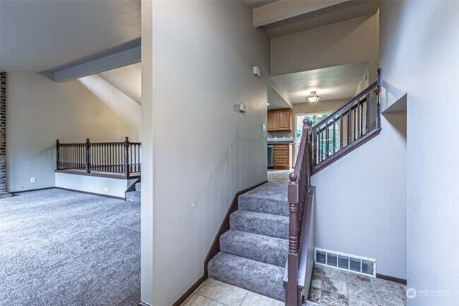 Building Photo - Immaculate & HUGE 5-Bedroom Home in Desira...
