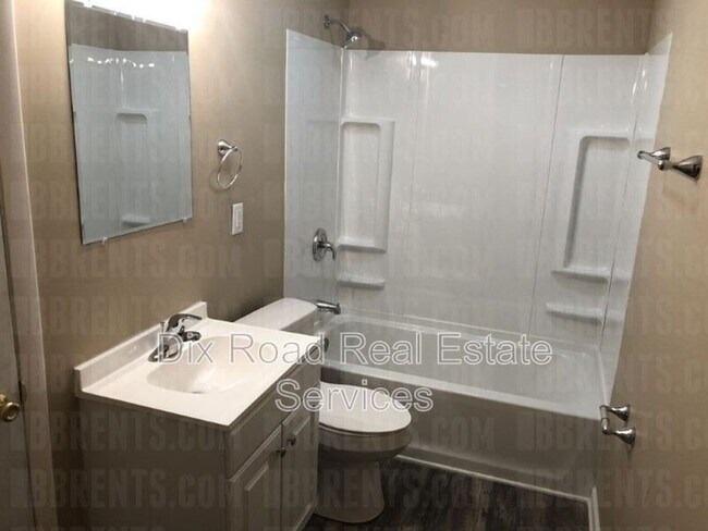 Building Photo - 4855 Live Oak Dr