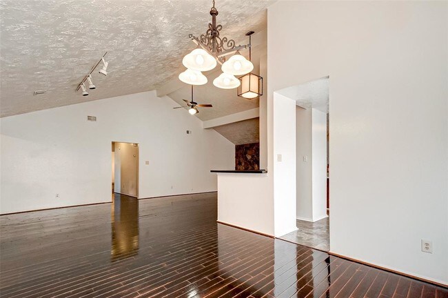 Building Photo - 14719 Wind Cave Ln