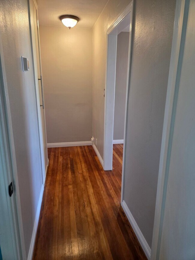 Building Photo - Historic Folsom 2 Bdrm, 1 Bath