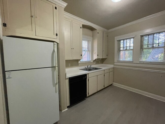 Building Photo - 2bed/1bath Duplex