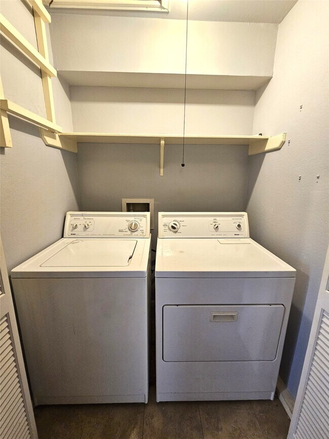 Building Photo - 11710 Southlake Dr