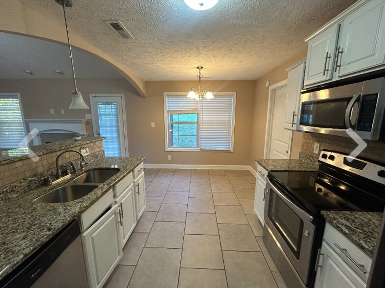 Building Photo - 1109 Stillwood Dr