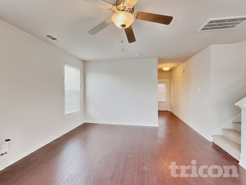 Building Photo - 4937 Kingdom Dr