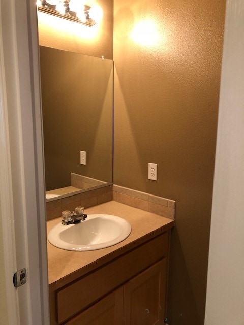 Building Photo - 6552 NE Deer Run St