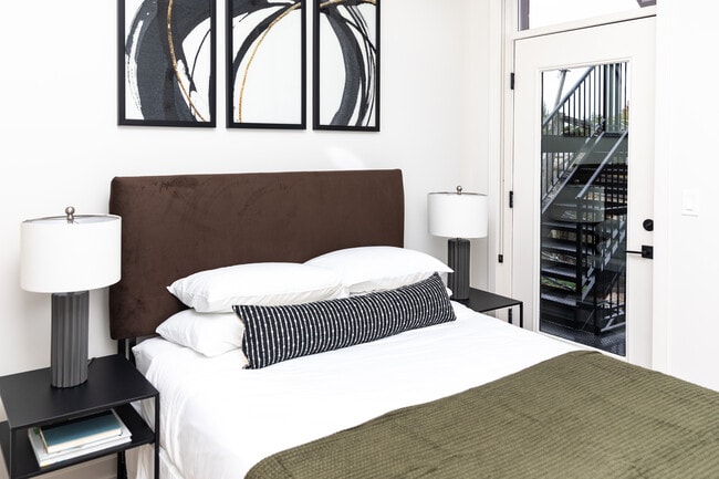 Building Photo - 1775 N Clybourn Ave