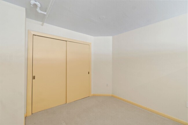 Building Photo - Madrigal Lofts in Mt Vernon Triangle | 2 Bed | 2 Bath | 920 Sf | Balcony | 1 Garage Parking Space
