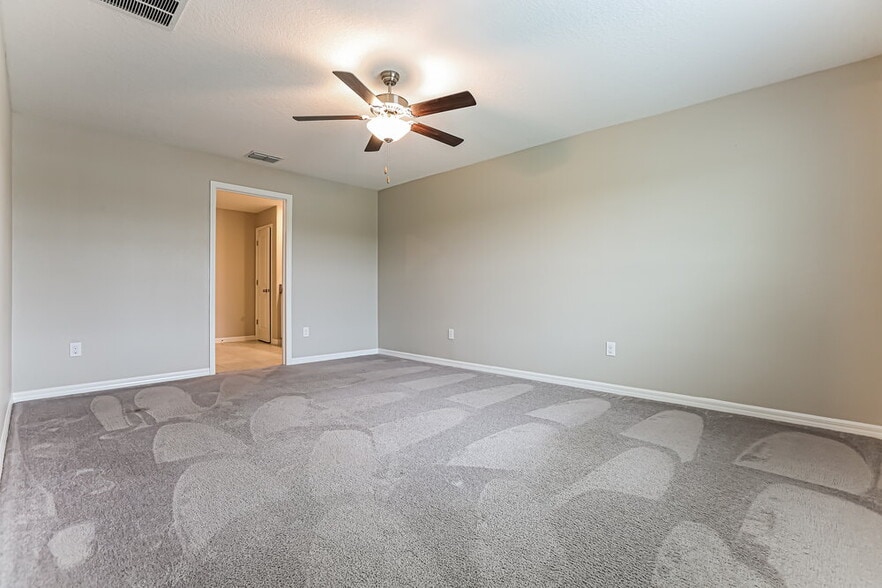 Building Photo - 1411 Golden Glow Dr