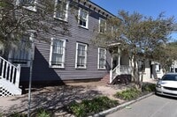 Building Photo - Historic Townhome !!