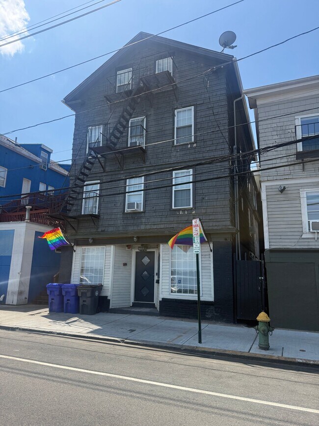 Building Photo - 108 Spruce St
