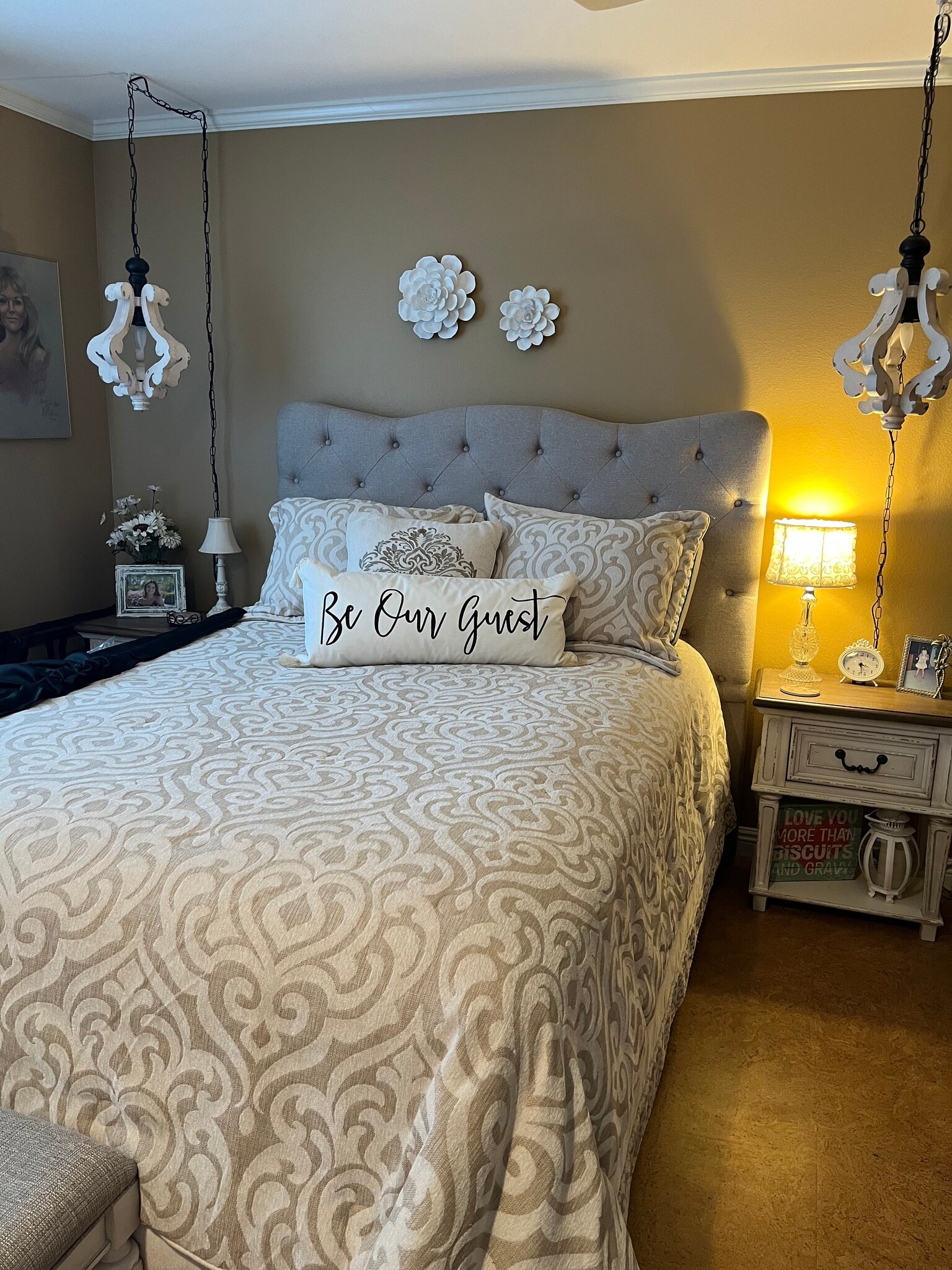 Guest Room Queen Bed - 10229 W Bolivar Dr