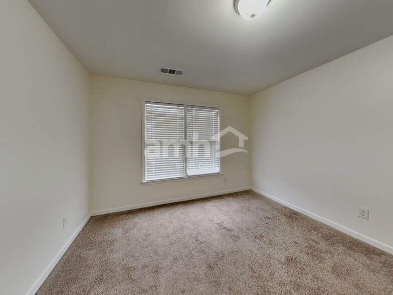 Building Photo - 404 Jessica Ln