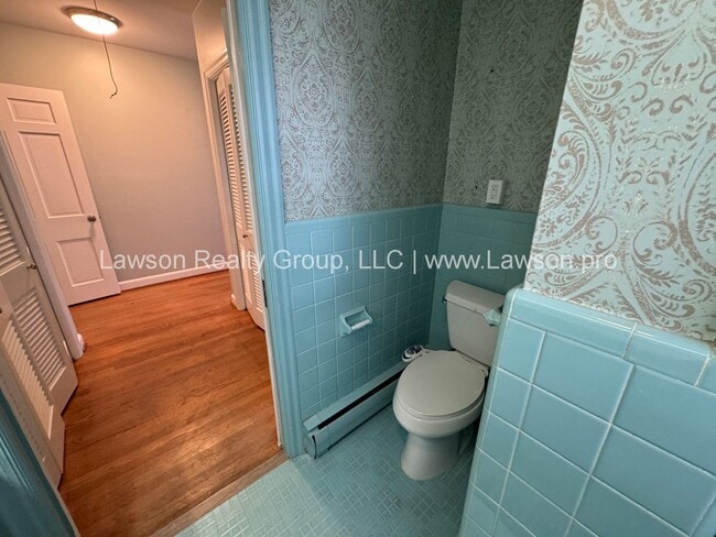 Building Photo - Spacious South Roanoke Home with Lawn Care Included