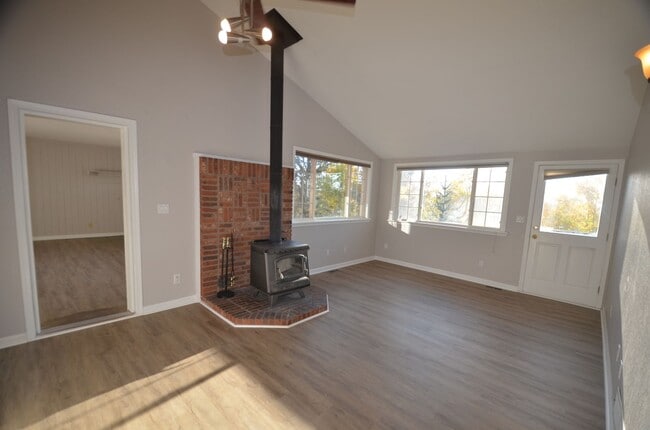 Building Photo - Fairplay home available Now- large fenced yard - Mountain views! Year lease!