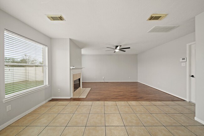 Building Photo - 18902 Sun Pass Dr