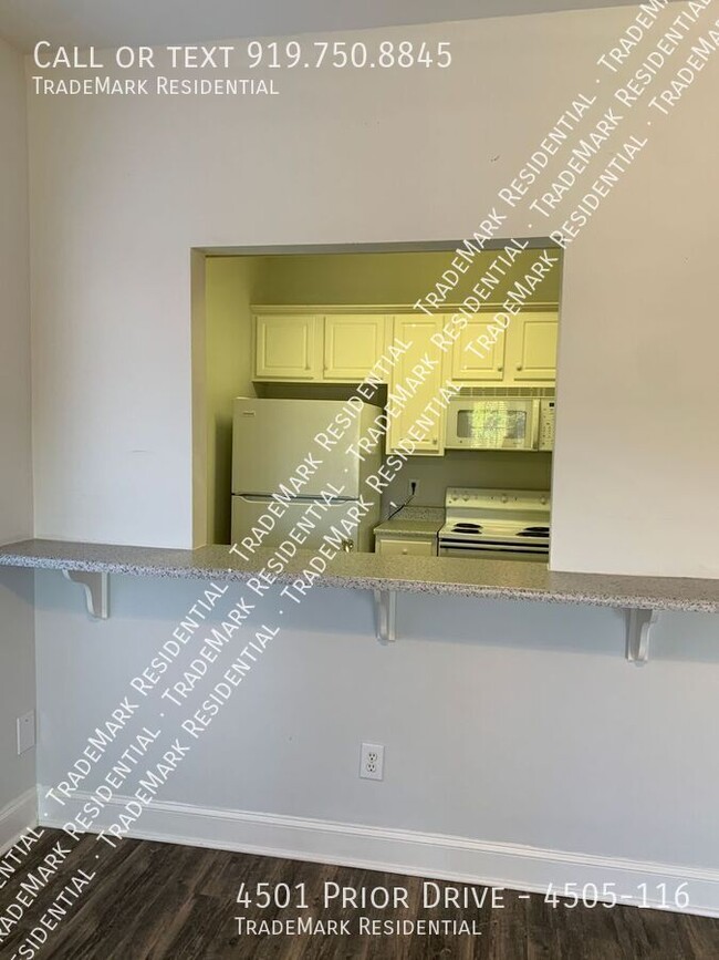 Building Photo - 1 Bedroom 1.5 Bathroom Townhome in Myrtle ...