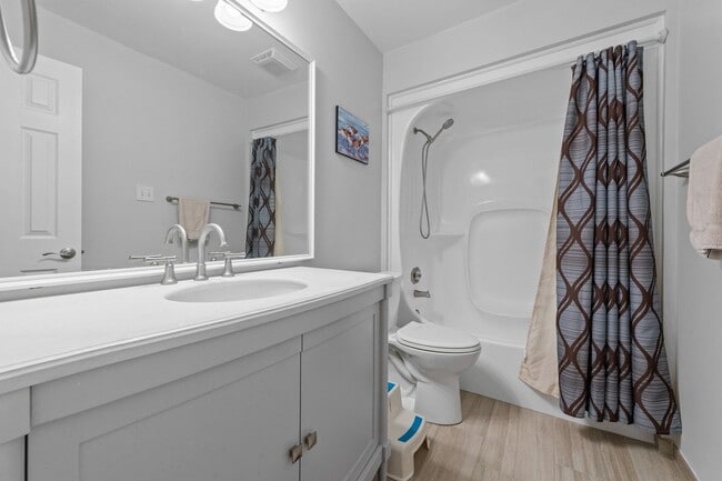Building Photo - Lakewood rental!