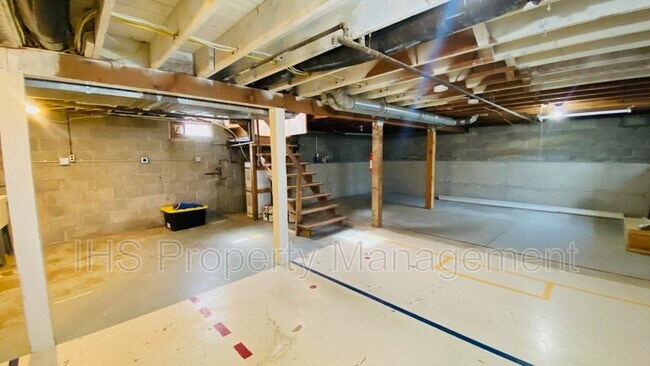 Building Photo - 502 Delafield Ave