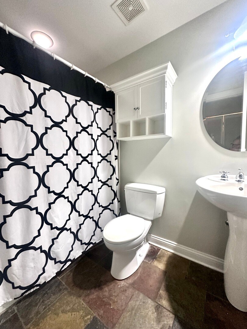3rd full bath - 3122 N Paulina St
