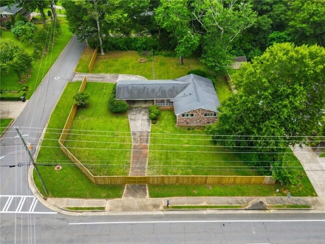 Building Photo - 1808 Sandy Plains Rd