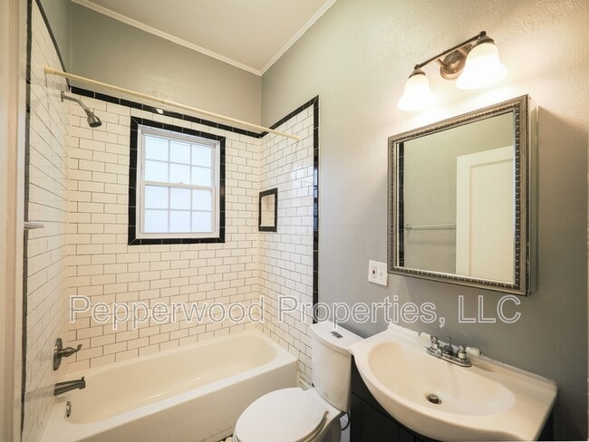 Building Photo - 318 Hydrick St
