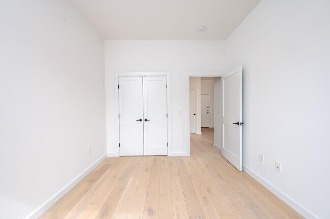 Building Photo - 425 3rd St