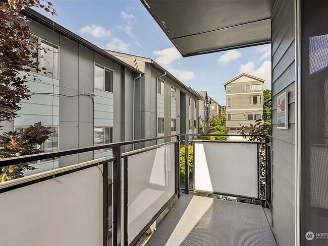 Building Photo - Junior Apartments