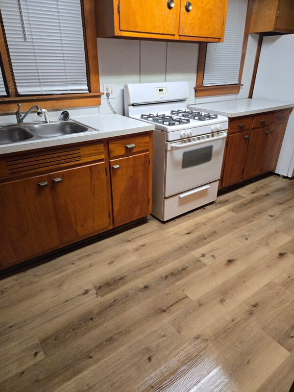 Building Photo - 125 E Park St