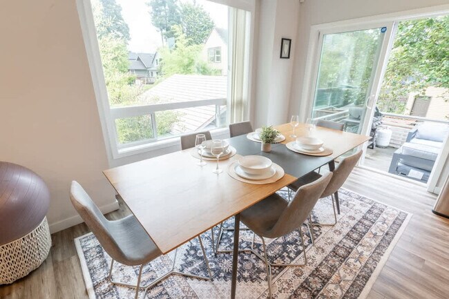 Building Photo - 5177 NE 14th Pl