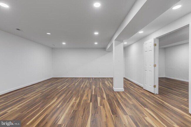 Building Photo - 1402 Mullins St